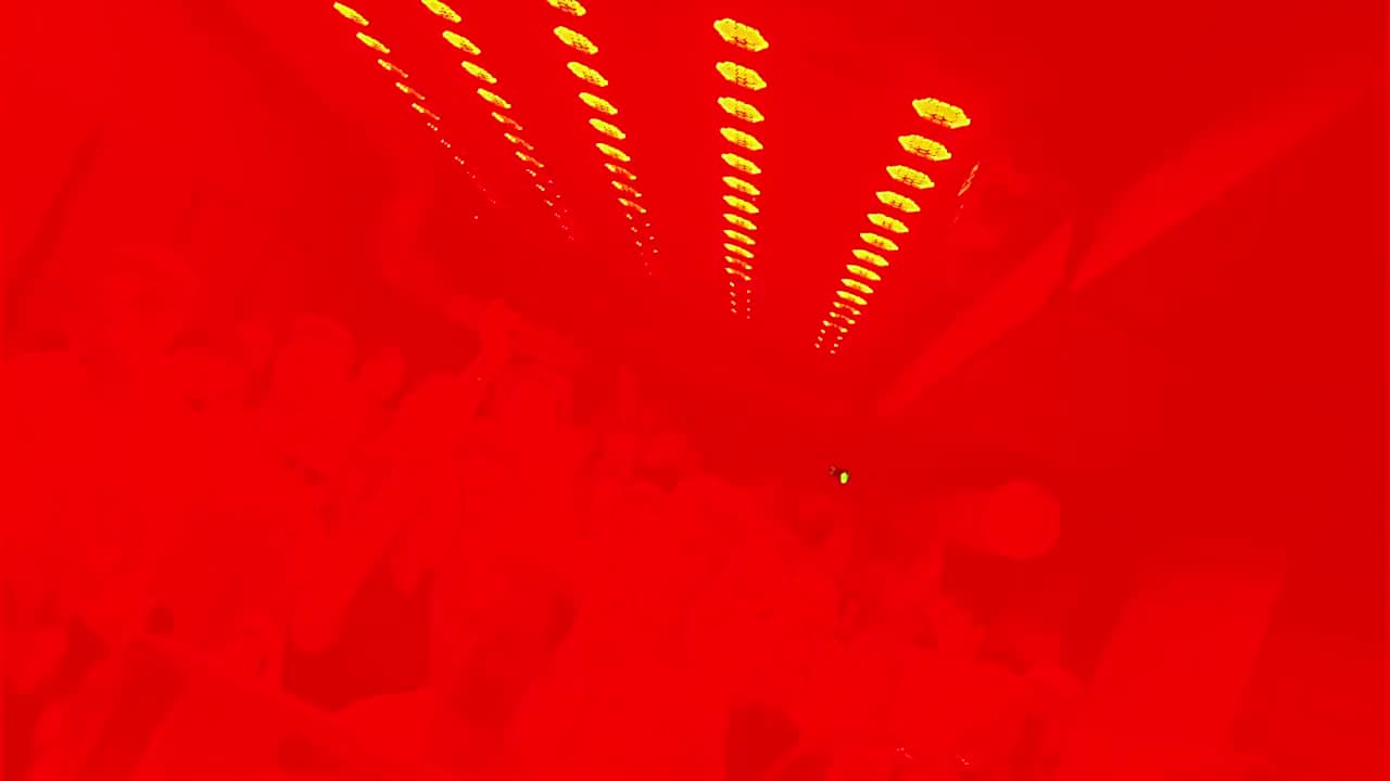 Tanzfläche im PRACHT unter der roten LED-Decke